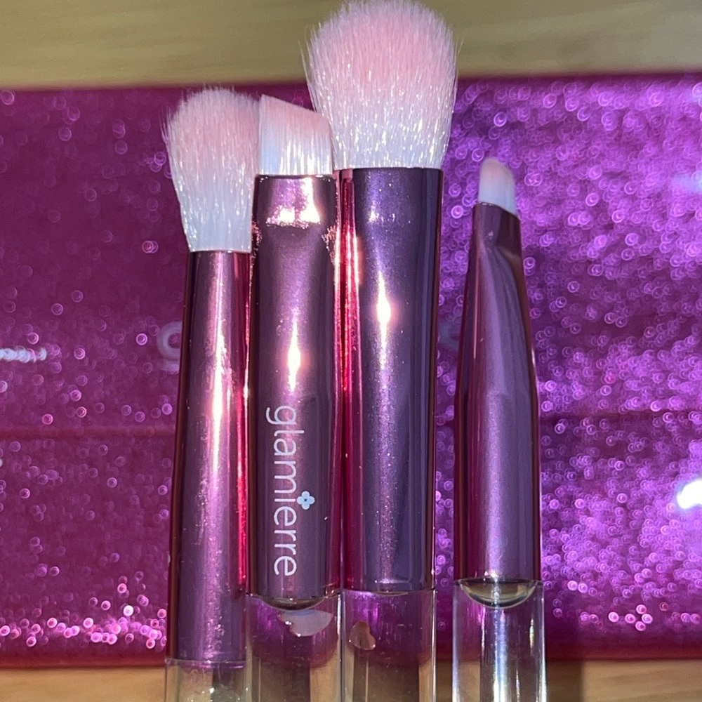 GLAMIERRE Pink Luxe Flow Glitter Hearts Eye Brush - Picture 7 of 12